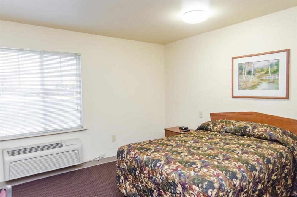Woodspring Suites Champaign Near University Exterior photo